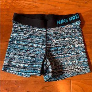 Nike pro size medium ❤️cute pattern❤️